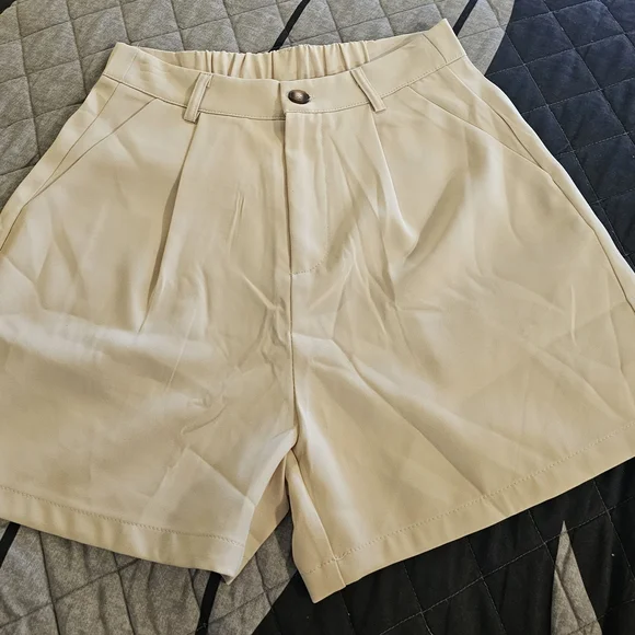 Kirundo Classic High-Waist Cream Shorts - Picture 1 of 3